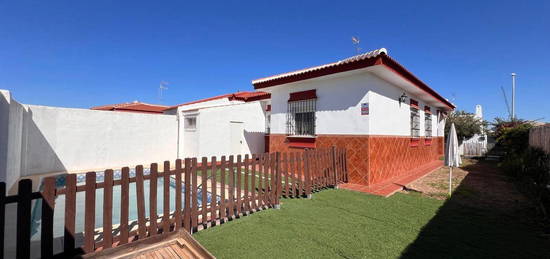 Casa adosada en venta en Caño Guerrero