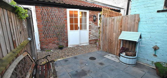 Flat to rent in Baker Mews, High Street, Maldon CM9