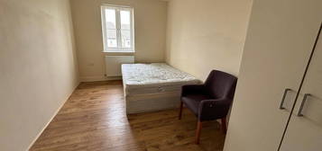 Room to rent in Athelstan Road, Romford RM3