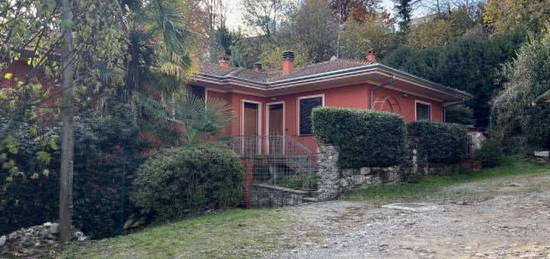 Villa all'asta in via Nobili De Toma, 17