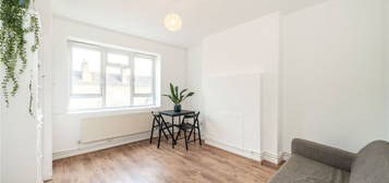 Flat for sale in Tulse Hill, London SW2