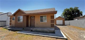 1104 S Pennsylvania Ave, Roswell, NM 88203