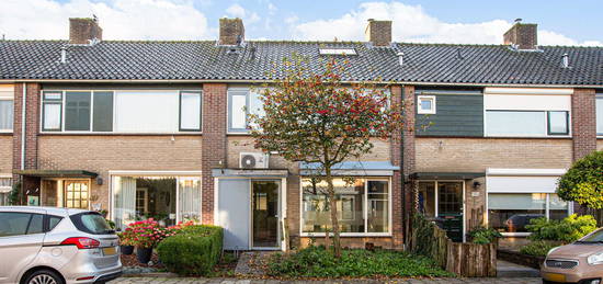 G van der Valk Boumanstraat 21