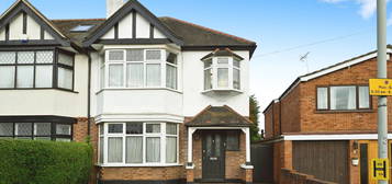 3 bed semi-detached house for sale