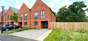 3 bedroom semi-detached house