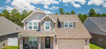 205 Madison Place Dr, Ocean Springs, MS 39564