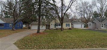 7937 Edgewood Dr, Mounds View, MN 55112