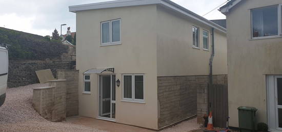 3 bed detached house to rent