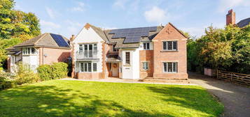 4 bed detached house for sale