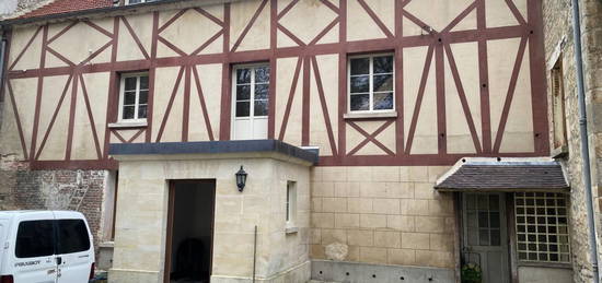 Maison 2 étages  à louer, 6 pièces, 3 chambres, 160 m²