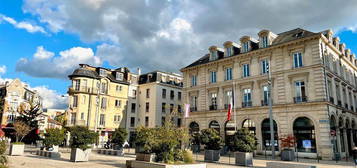 Reims Hyper-centre – Secteur Place de la Mairie - Appartement T2 (possibilité local professionnel) avec cave saine