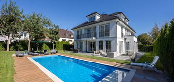 Exklusives Zweifamilienhaus mit Pool und nachhaltigem Luxus in Hamburg!