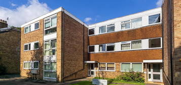 Flat for sale in Hampton Road, Teddington TW11