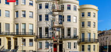 Flat to rent in Brunswick Place, Hove BN3