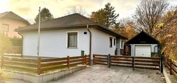 "Bungalow" mit Garage