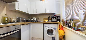 Parking/garage to rent in Church Road, Hove BN3