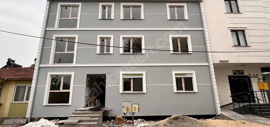 REAL EMLAKTAN CUMHURİYET CADDESİNE 10M 1+1 SATILIK DAİRE