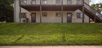 120 N 11th St APT 3, Beatrice, NE 68310