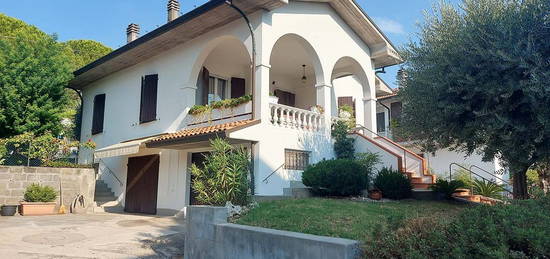 Villa unifamiliare, buono stato, 199 m², Centro, Castrocaro Terme e Terra del Sole