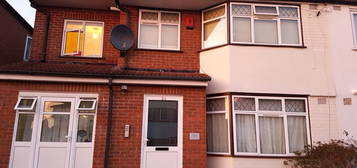 Flat to rent in Nolton Place, Edgware HA8