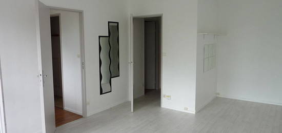 Studio  à louer, 1 pièce, 33 m², Étage 5/6