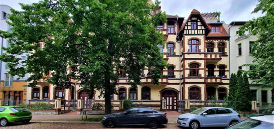 Stadtfeld Ost I 2 Zimmer I Balkon I Wohnküche mit Einbauküche I Tageslichtbad mit Wanne und Dusche