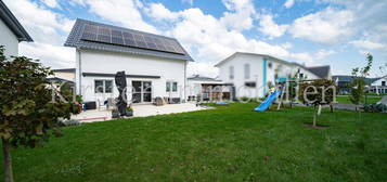 Baujahr 2019: Effizienzhaus 55 mit PV-Anlage, großem Garten und Doppelgarage – Ideal für Familien!