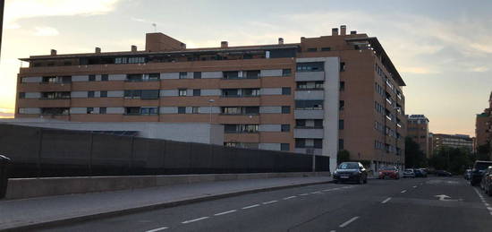 Alquiler de Piso en calle del Castillo de Candanchú, 48