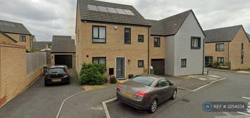 3 bedroom detached house