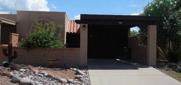 1563 W Calle De Plata, Green Valley, AZ 85622