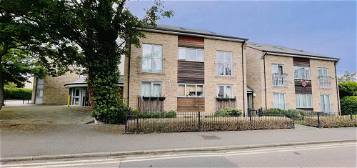 Flat to rent in Victoria Crescent, Cain Court SG8
