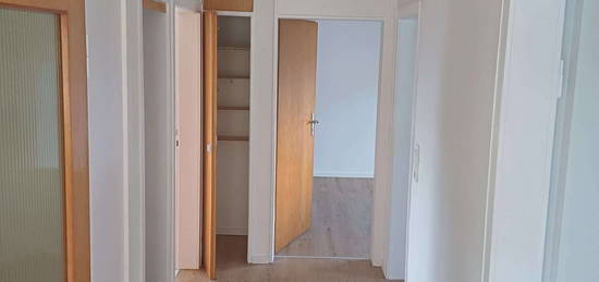 Sanierte 3 bis 4-Zimmer-Wohnung zur Miete in 37083 Göttingen