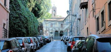 Bilocale ottimo stato, primo piano, Trastevere, Roma