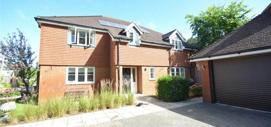 5 bedroom detached house