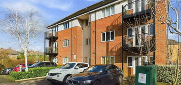 Flat to rent in Bridge Court, Thomas Drive, Romford RM2