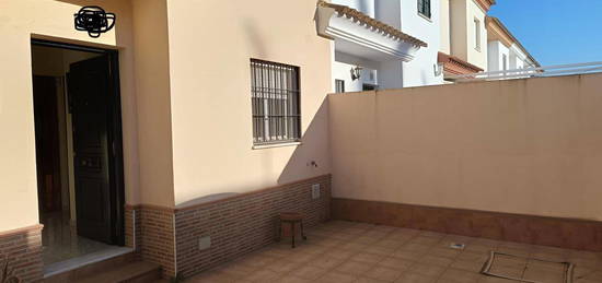 Casa adosada en venta en Sanlúcar la Mayor