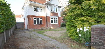 6 bedroom detached house