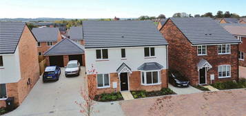 4 bed detached house to rent