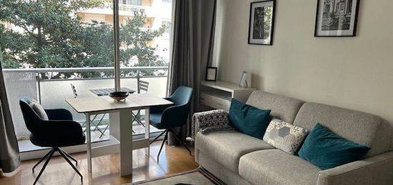 Cozy 1-Bedroom Flat in Courbevoie