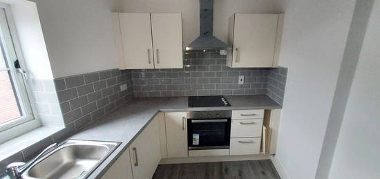 Flat to rent in Lower High Street, Cradley Heath B64