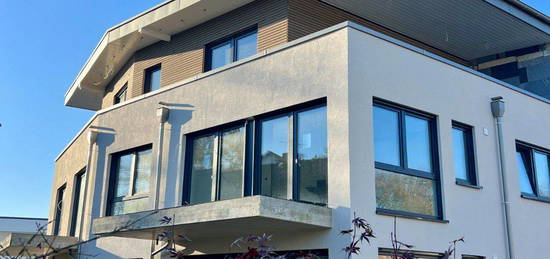 Helle Neubau Wohnung mit Balkon oder Terrasse in Re-Speckhorn