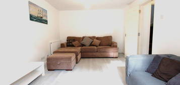 Flat to rent in Addington Road, Reading RG1