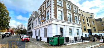 Flat to rent in Warden Road, Kentish Town NW5