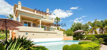 Espetacular moradia T3 com piscina, em complexo de Golfe, concelho de Lagoa.