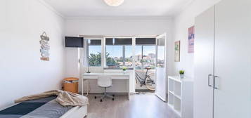 157433 - Male student residency Carcavelos