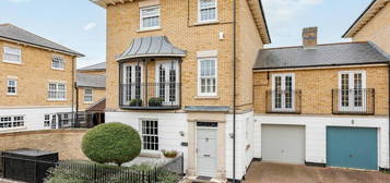 5 bedroom link detached house for sale