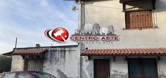 Casa indipendente all'asta in via Roncaglia