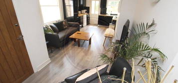 2 bed flat to rent