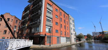 Flat to rent in Ducie Street, Manchester M1