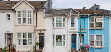 Flat to rent in Robertson Road, Brighton BN1